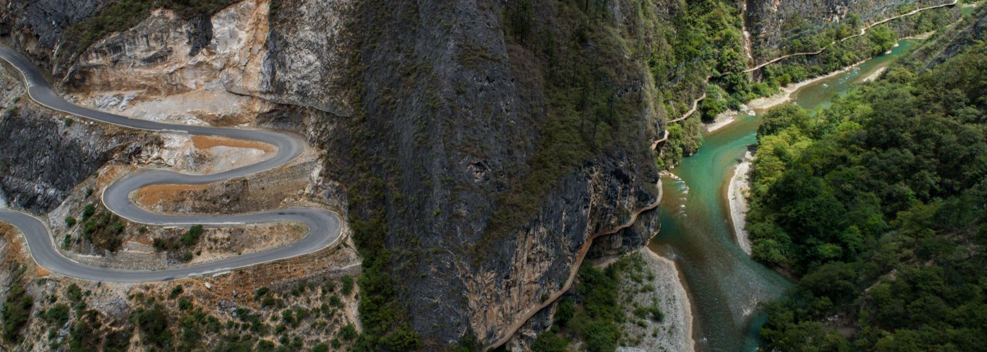 Shangri-La Balagezong Tour