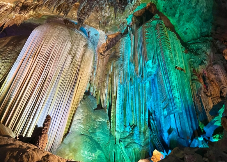 Furong Cave in Chongqing