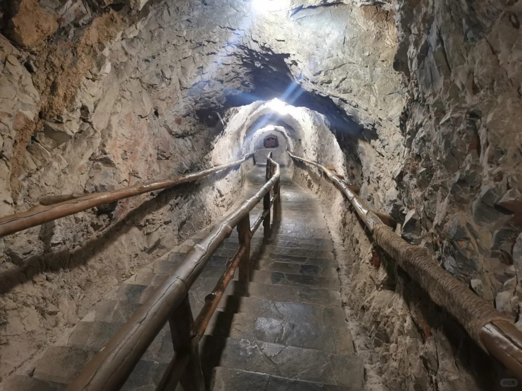Longshui Gorge Ground Fissure